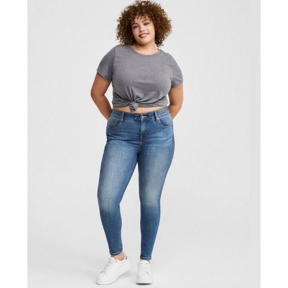 Torrid Bombshell Skinny Jeans 14 Medium Wash High Rise Premium Stretch